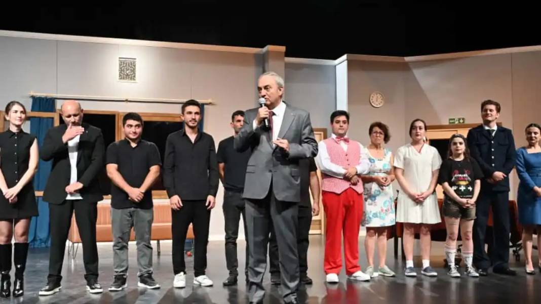 Ray Cooney’nin Eseri Kepez’de Ayakta Alkışlandı 2